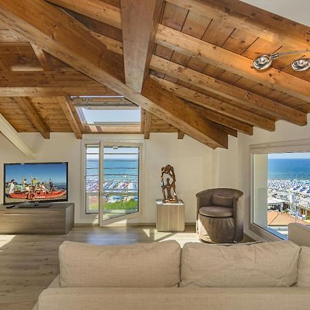Вилла Attico Panoramico Fronte Mare Лидо-ди-Камайоре Экстерьер фото