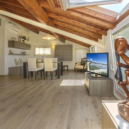 Вилла Attico Panoramico Fronte Mare Лидо-ди-Камайоре Экстерьер фото