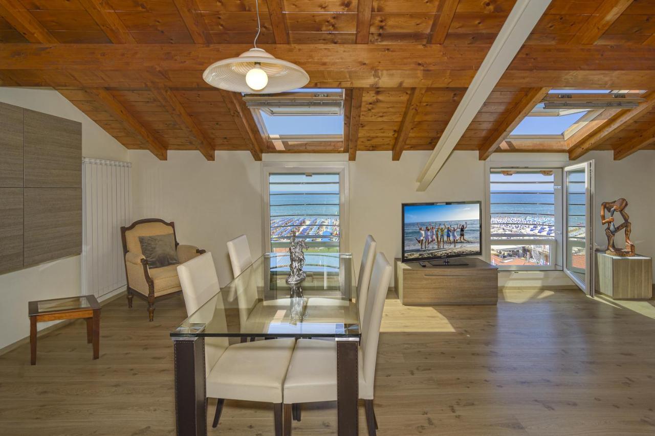Вилла Attico Panoramico Fronte Mare Лидо-ди-Камайоре Экстерьер фото