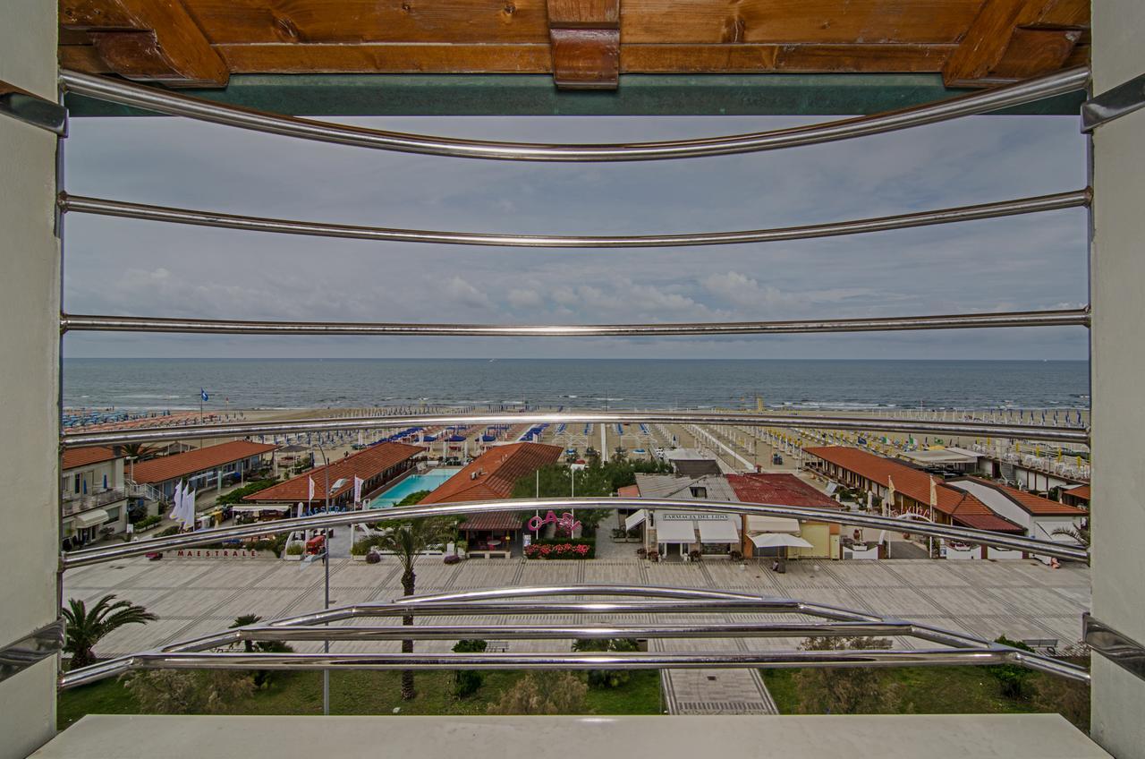 Вилла Attico Panoramico Fronte Mare Лидо-ди-Камайоре Экстерьер фото
